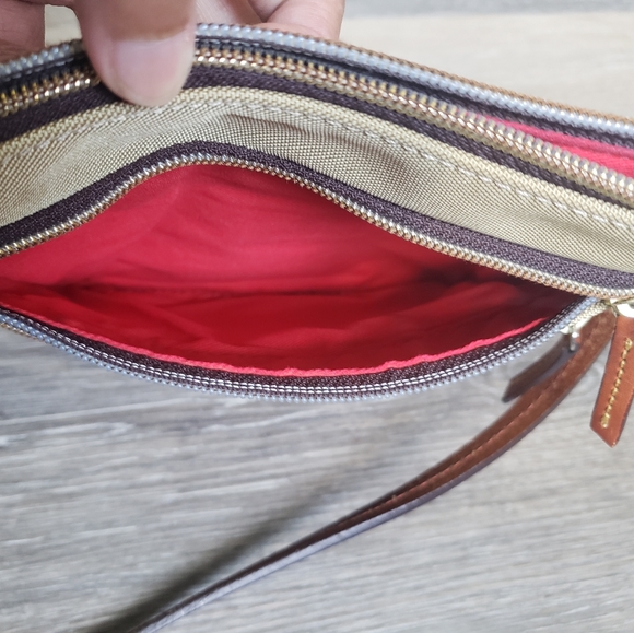 DOONEY & BOURKE INC.TRIPLE ZIP SLING BAG - Picture 13 of 16